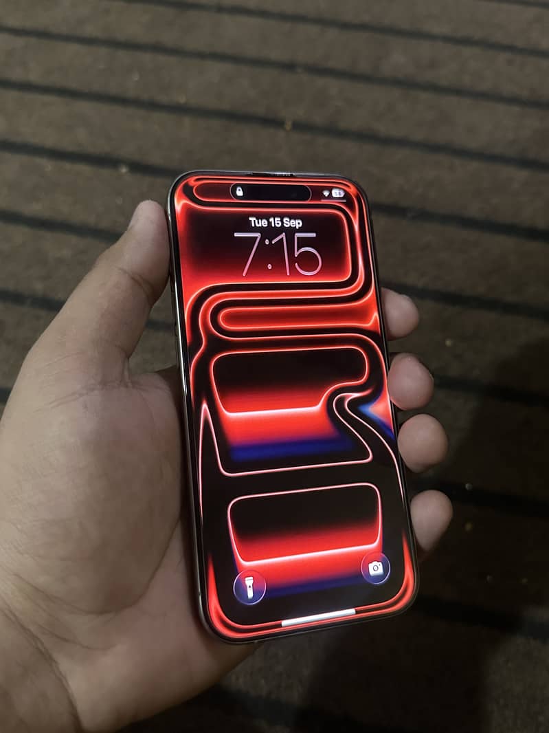 iPhone 15 pro desert titanium 4
