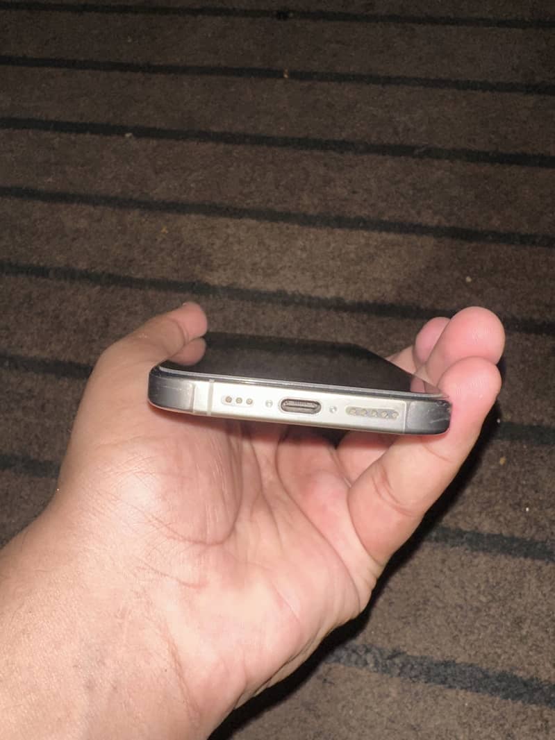 iPhone 15 pro desert titanium 5