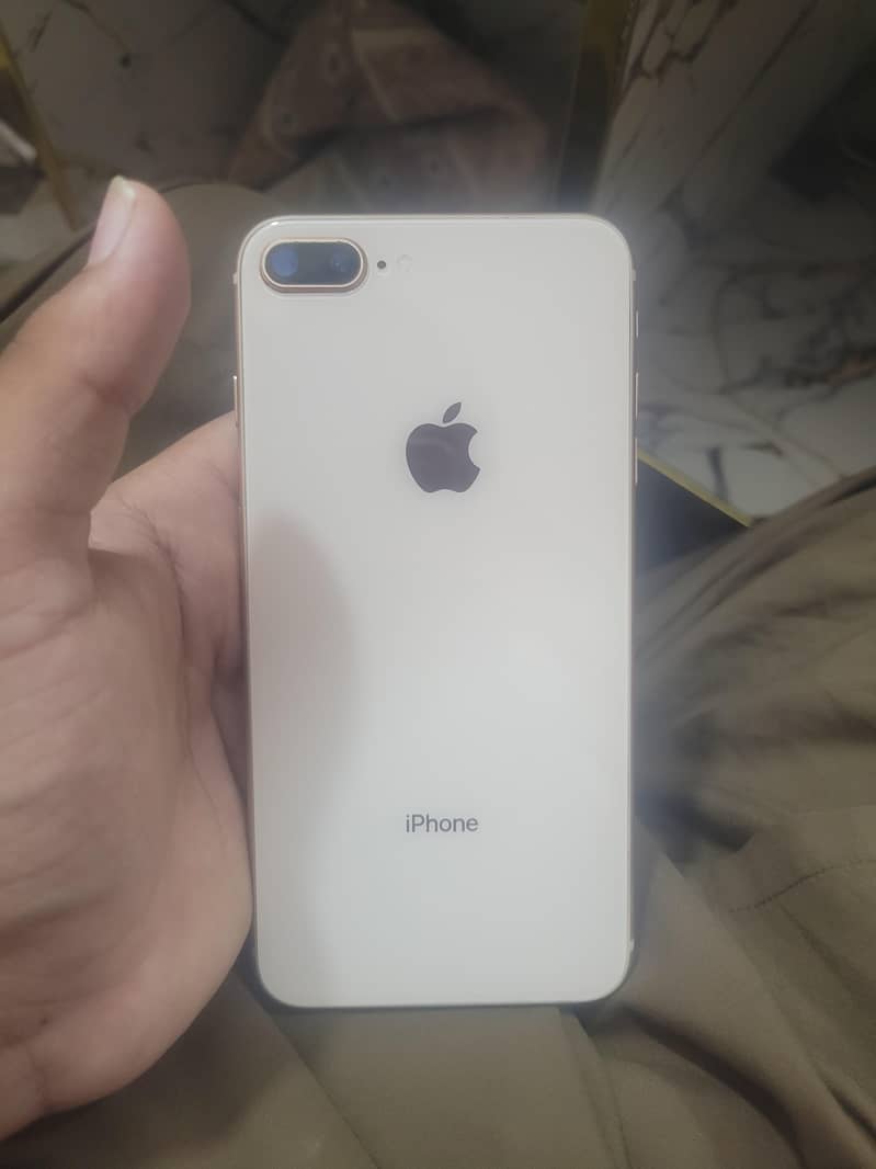 Apple iPhone 8 Plus 0