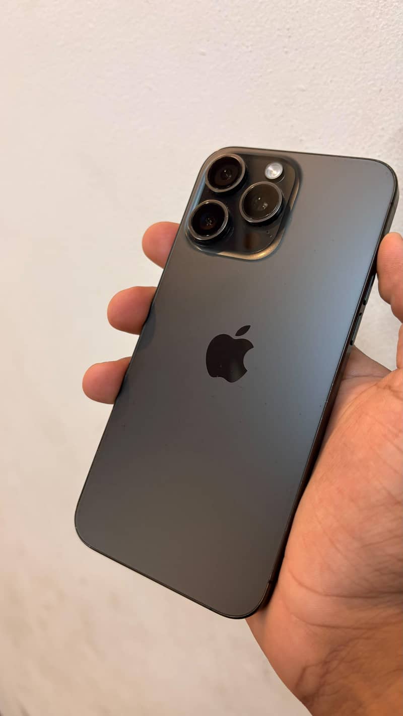 Apple iPhone 15 Pro Max 1