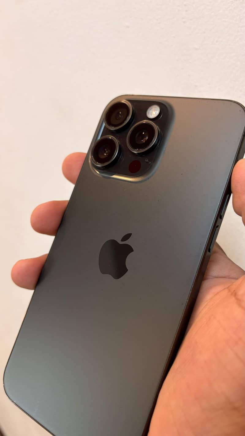 Apple iPhone 15 Pro Max 2