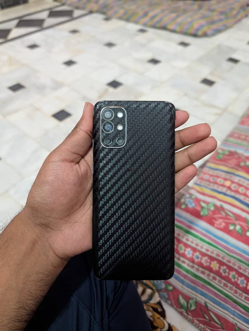 One Plus 9R 1