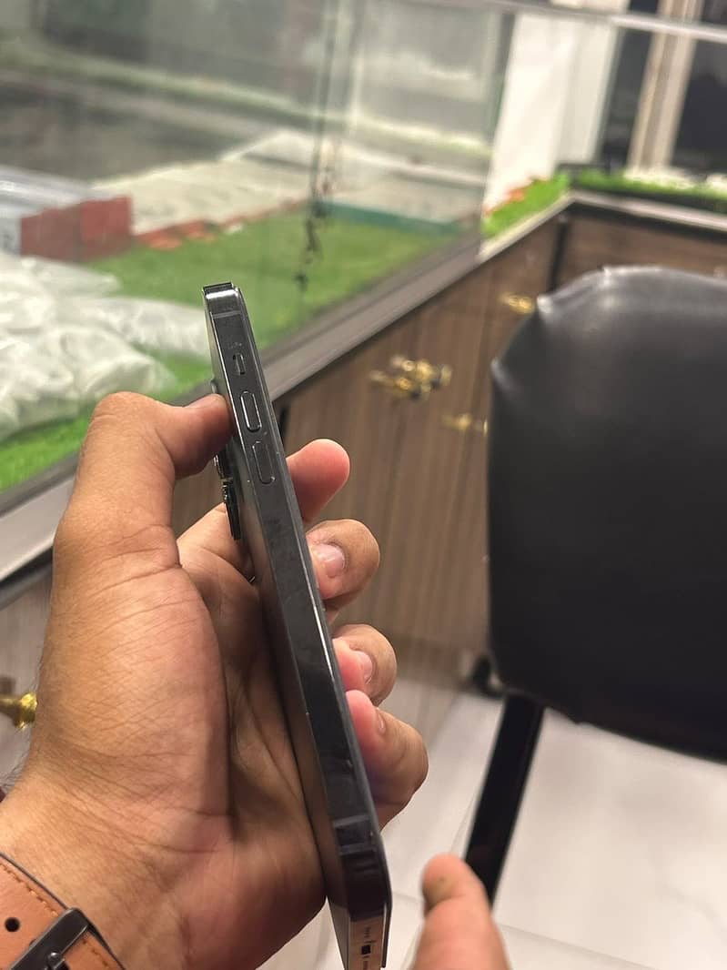 Apple iPhone 14 Pro Max 4