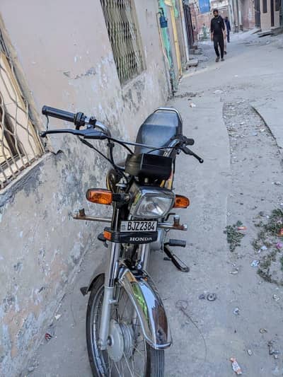 hoonda 70 bike ha bilku newe condition har cheez ok