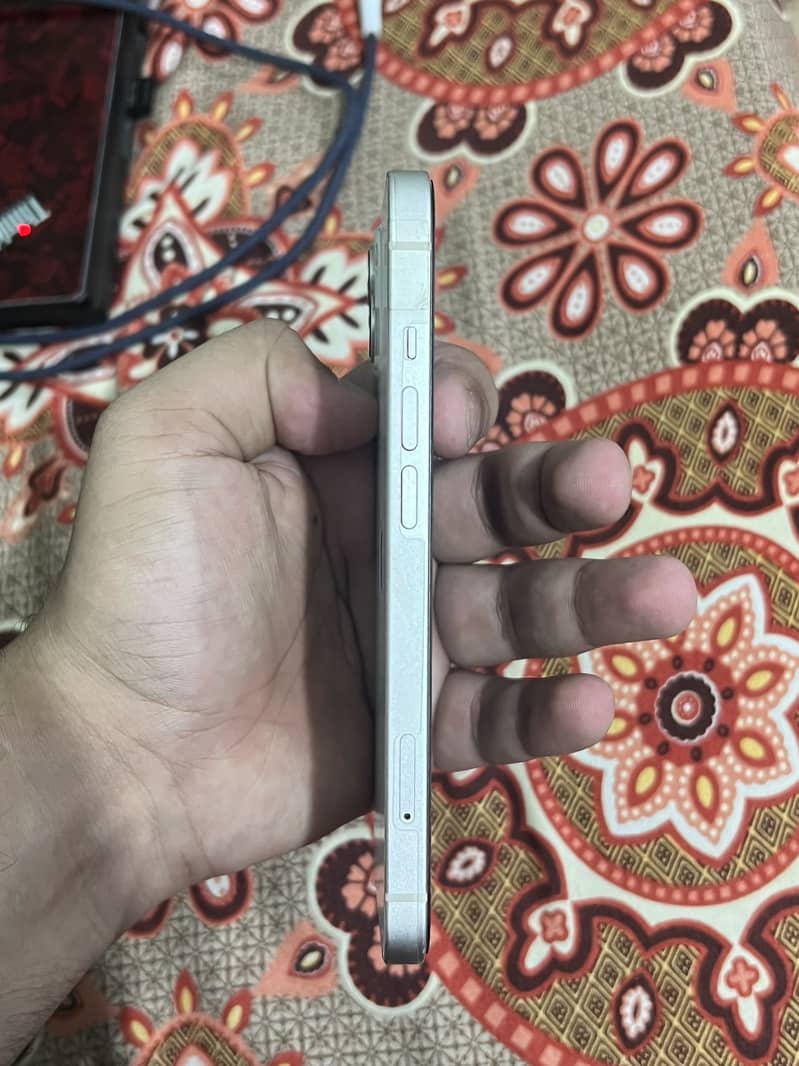 Apple iPhone 13 3
