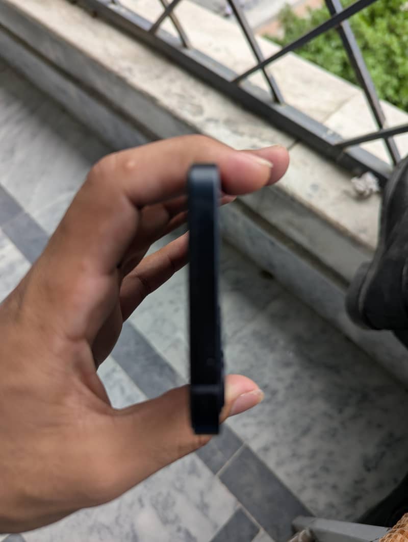 Apple iPhone 12 5