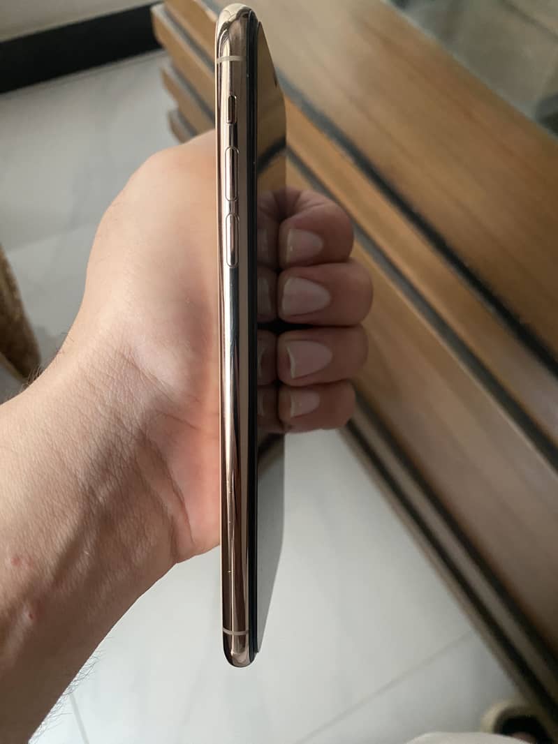 Apple iPhone 11 Pro Max 2