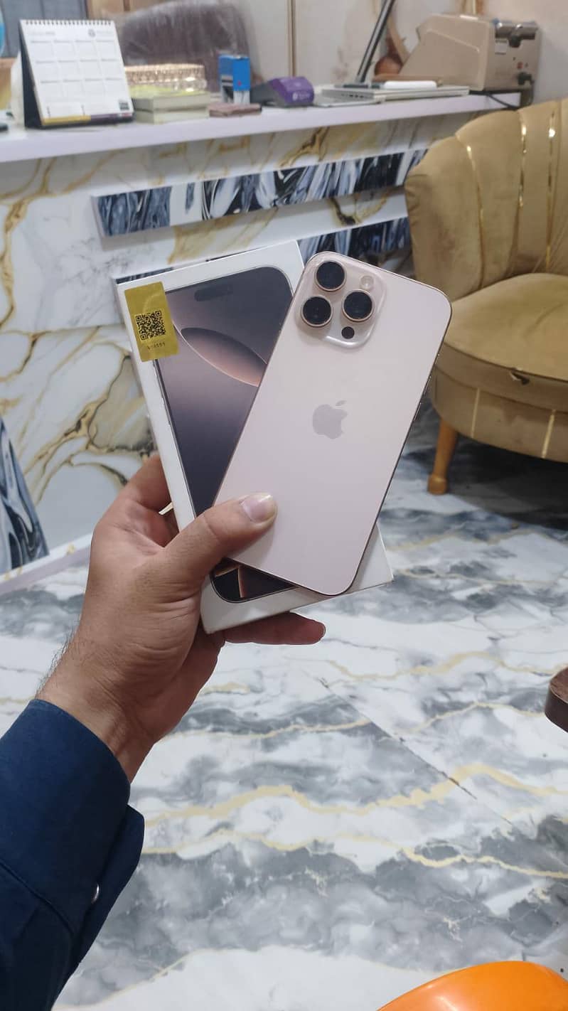 Apple iPhone 16 Pro Max 0