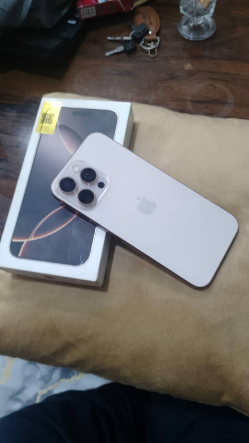 Apple iPhone 16 Pro Max 4