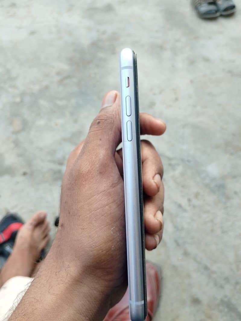 Apple iPhone 11 3
