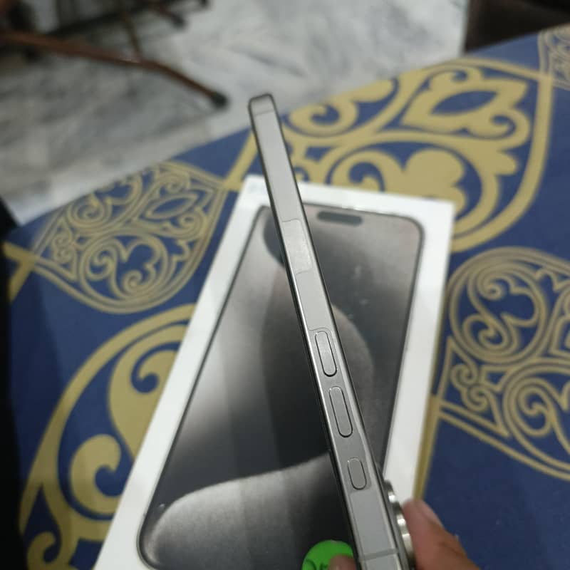 Apple iPhone 15 Pro Max 4