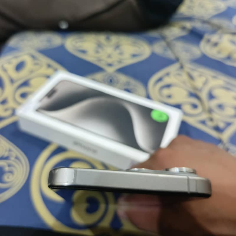 Apple iPhone 15 Pro Max 6