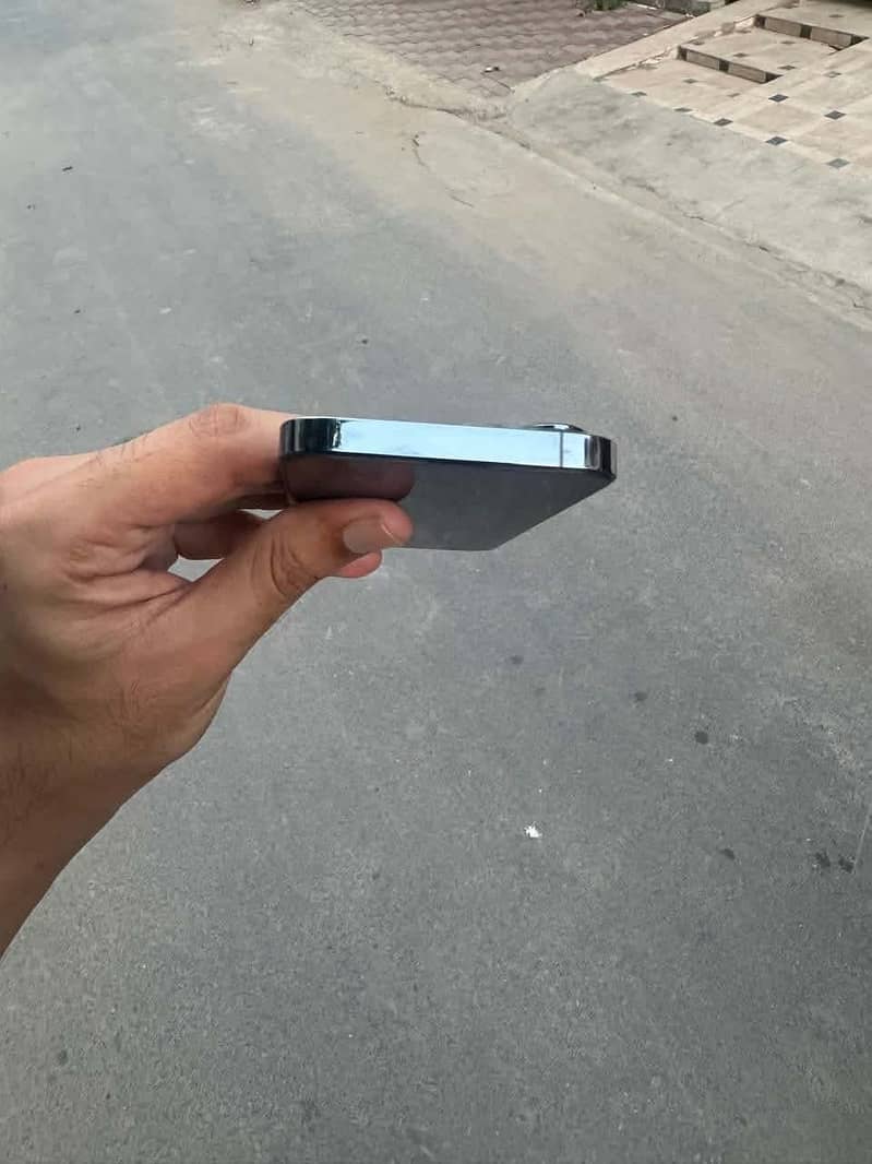 Apple iPhone 13 Pro 1
