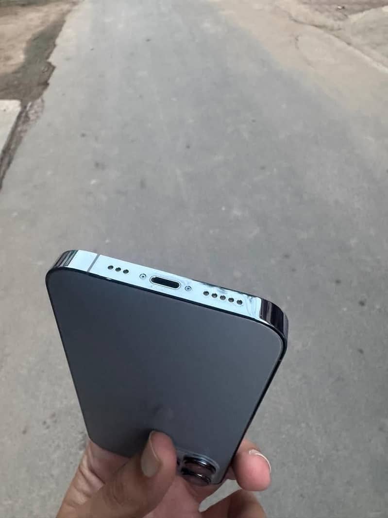 Apple iPhone 13 Pro 2