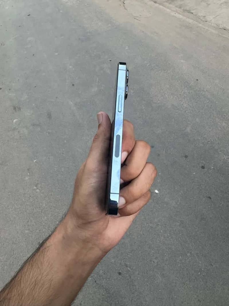 Apple iPhone 13 Pro 3