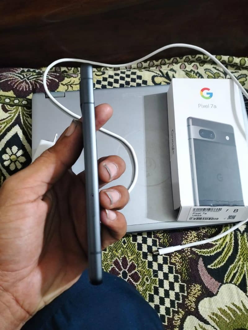 Google Pixel 7a 5