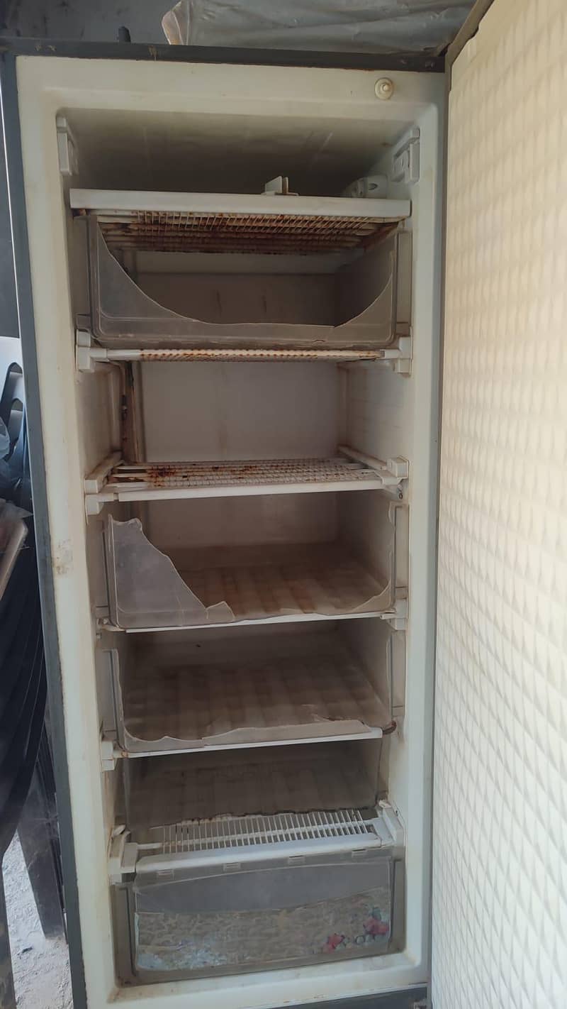 vertical Freezer used 1