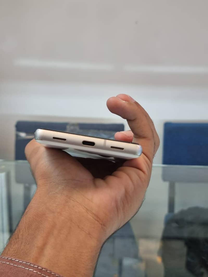 Google Pixel 7a 5