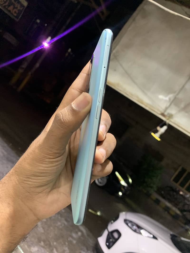 OPPO A76 1
