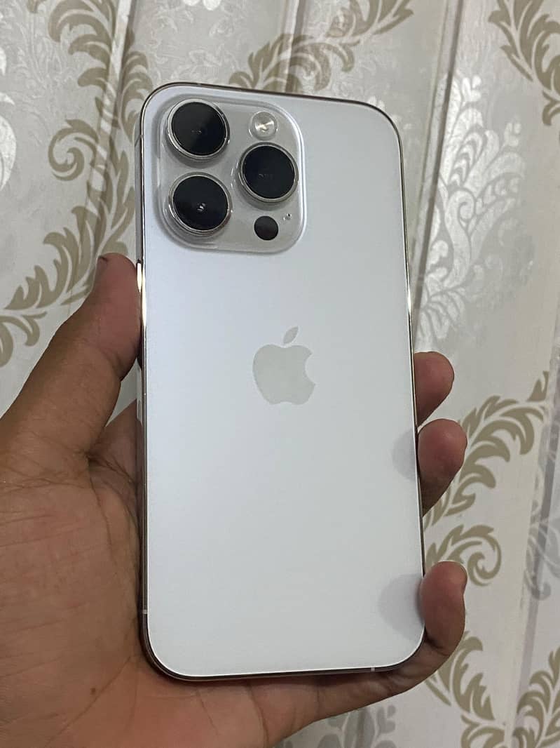 Apple iPhone 14 Pro 1