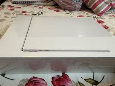 Macbook Air m2 16/256gb Brand new 1 year warranty