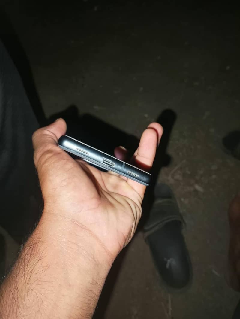 Google Pixel 7a.         0313-70-17-600.0301-95-27-557 2