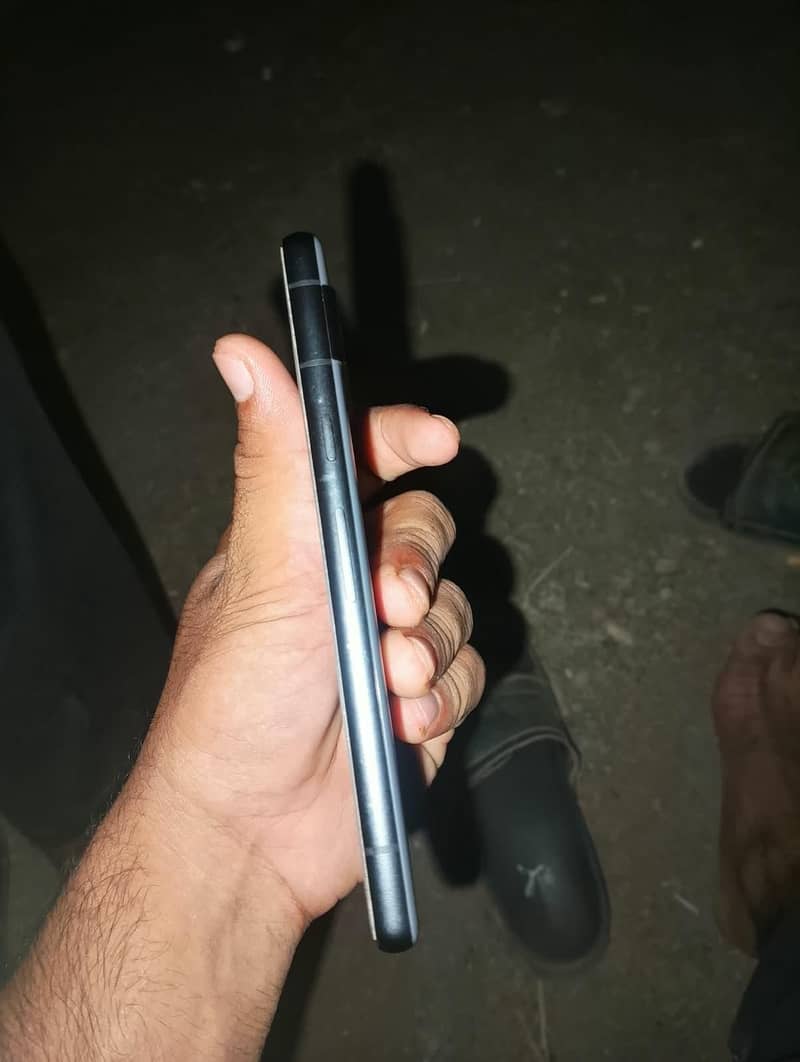 Google Pixel 7a.         0313-70-17-600.0301-95-27-557 4