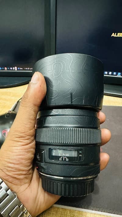 canon 85mm 1.8 lens