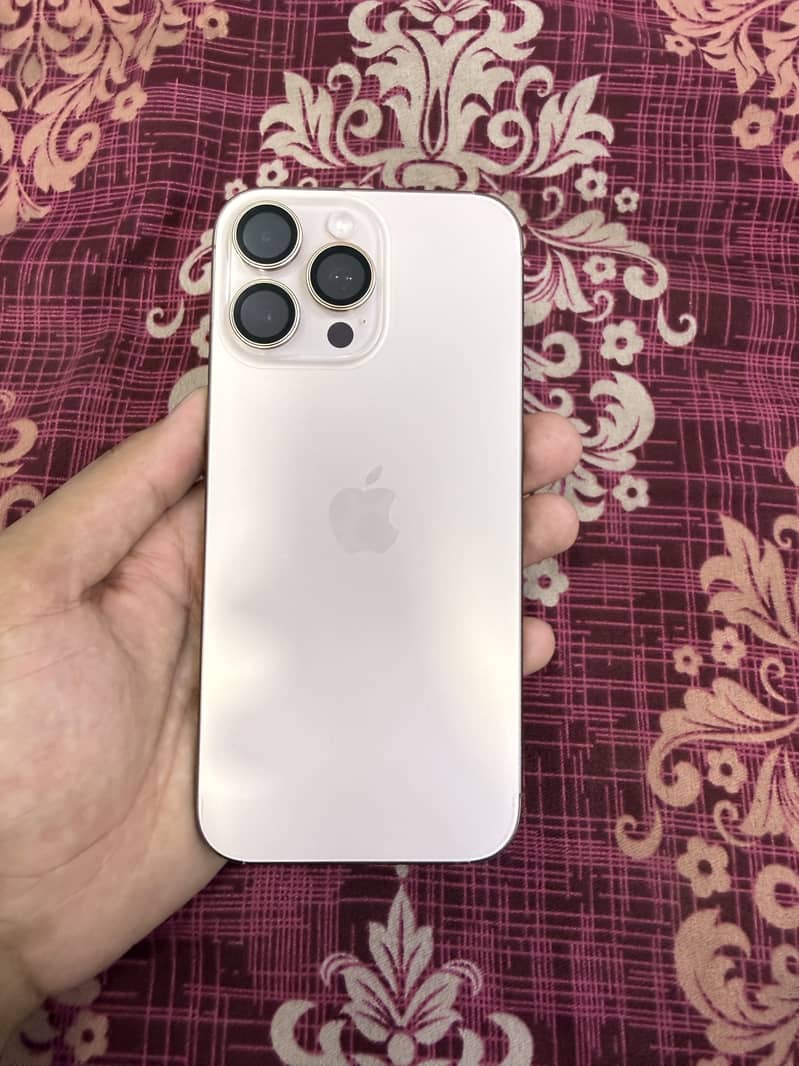 Apple iPhone 16 Pro Max 1