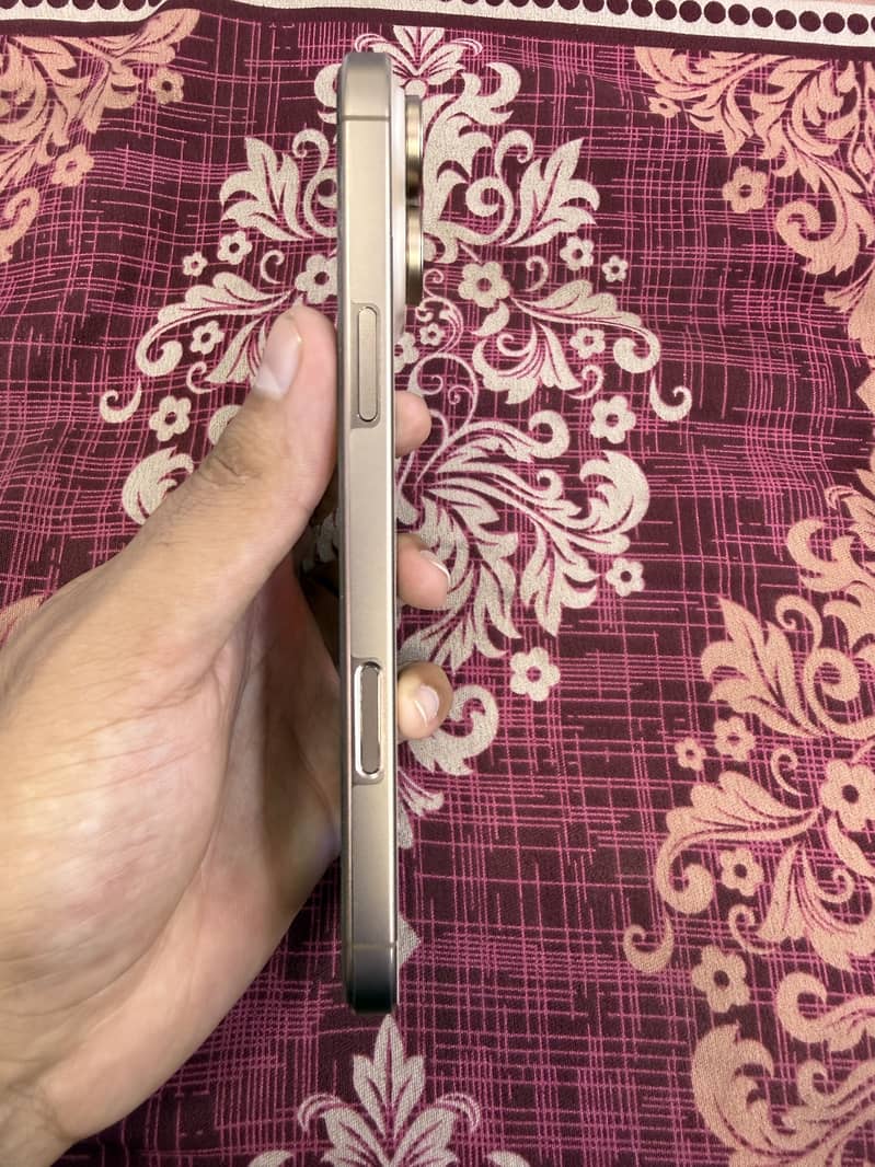 Apple iPhone 16 Pro Max 6