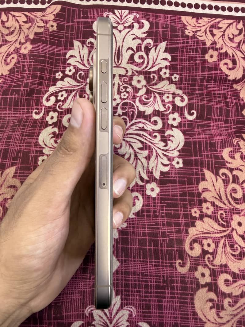 Apple iPhone 16 Pro Max 7