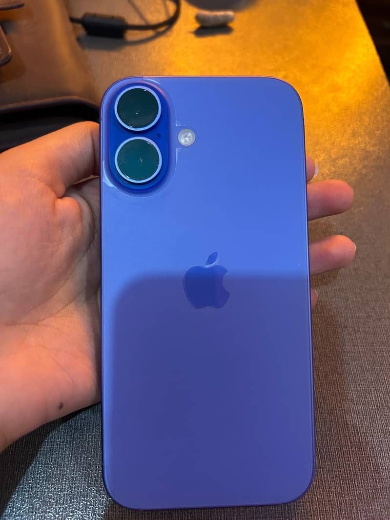 Apple iPhone 16 0