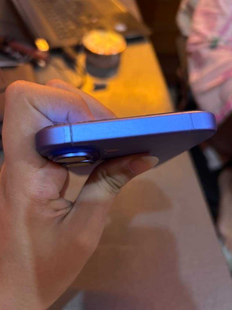 Apple iPhone 16 2