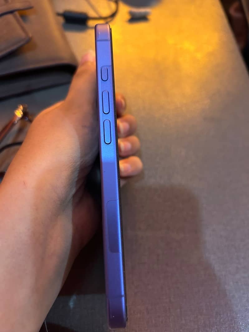 Apple iPhone 16 3