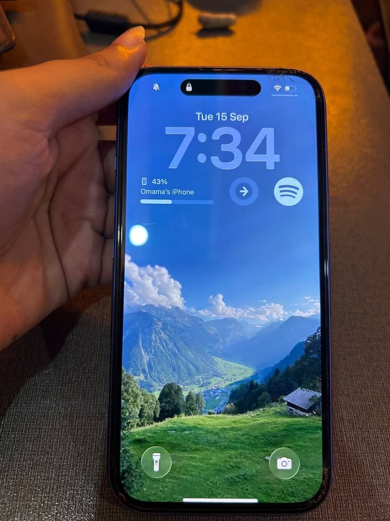 Apple iPhone 16 4