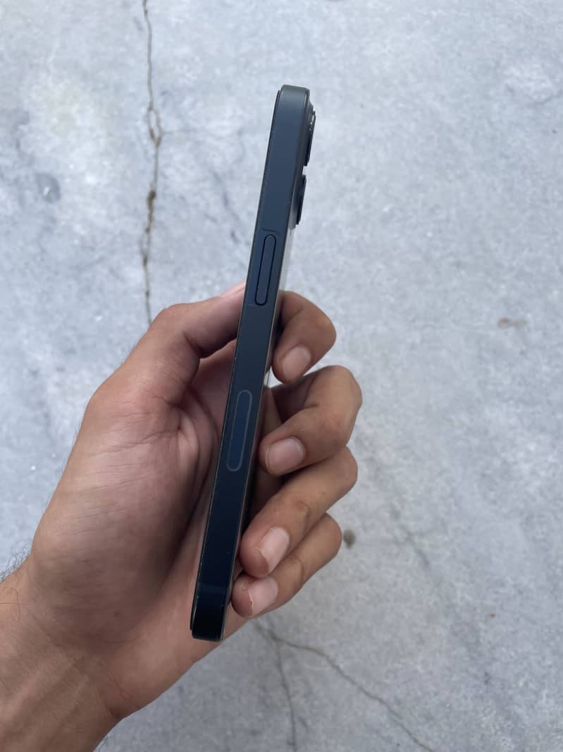 Apple iPhone 13 1