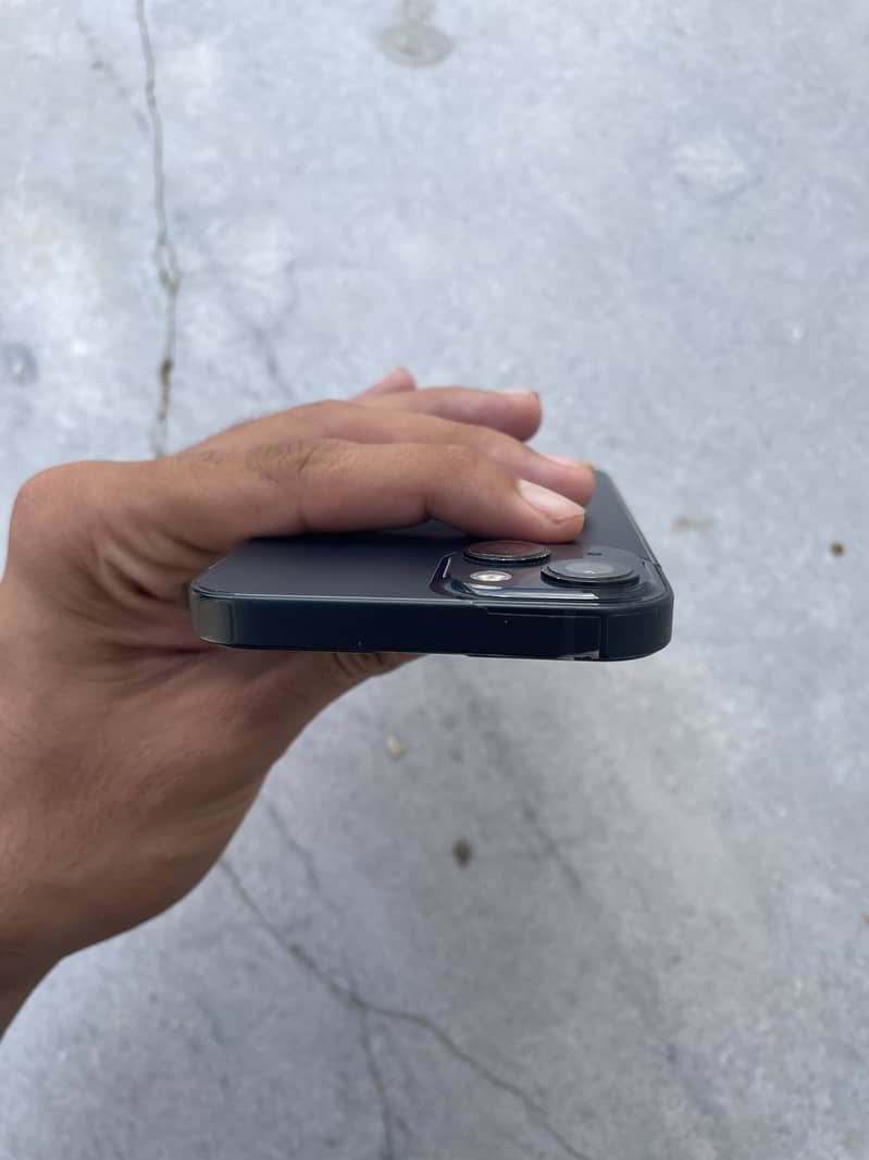 Apple iPhone 13 2