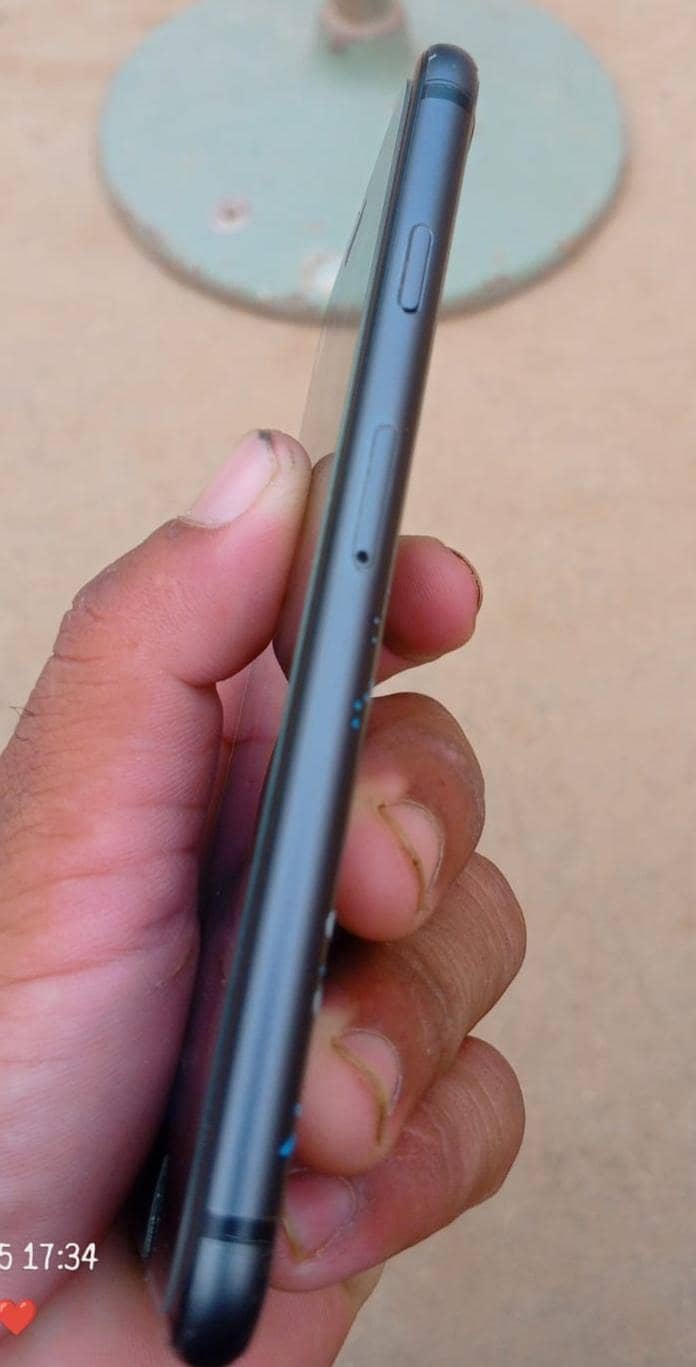 Apple iPhone 8 1