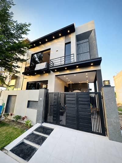 5 MARLA BEAUTIFUL HOUSE FOR SALE IN DHA PHASE 9 TOWN PRIME LOCATION