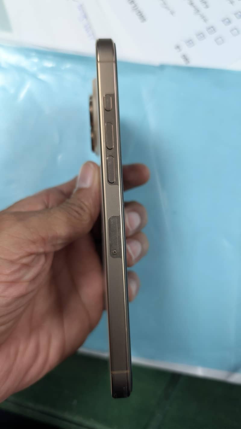 Apple iPhone 16 Pro Max 1