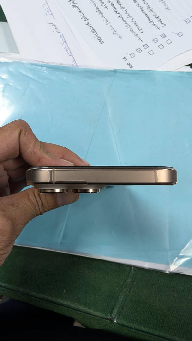 Apple iPhone 16 Pro Max 3