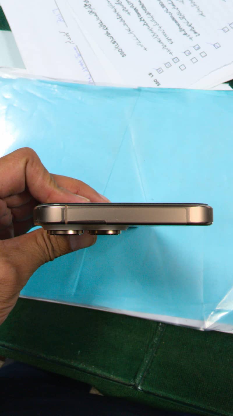 Apple iPhone 16 Pro Max 6
