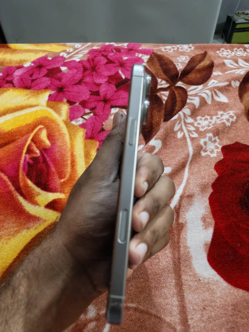 Iphone 16 pro max 3