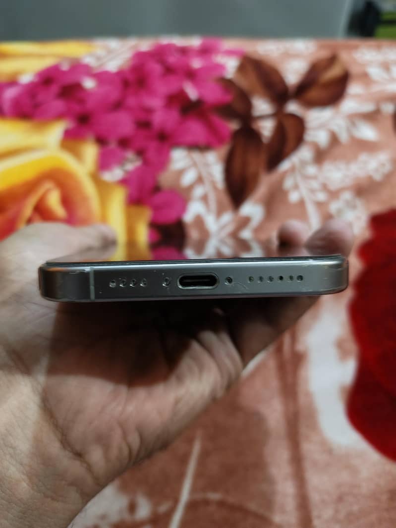 Iphone 16 pro max 4