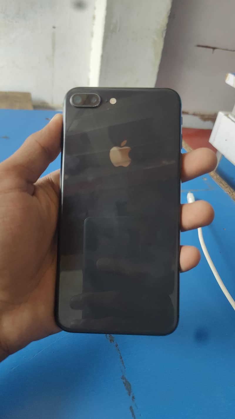 Apple iPhone 8 Plus 1