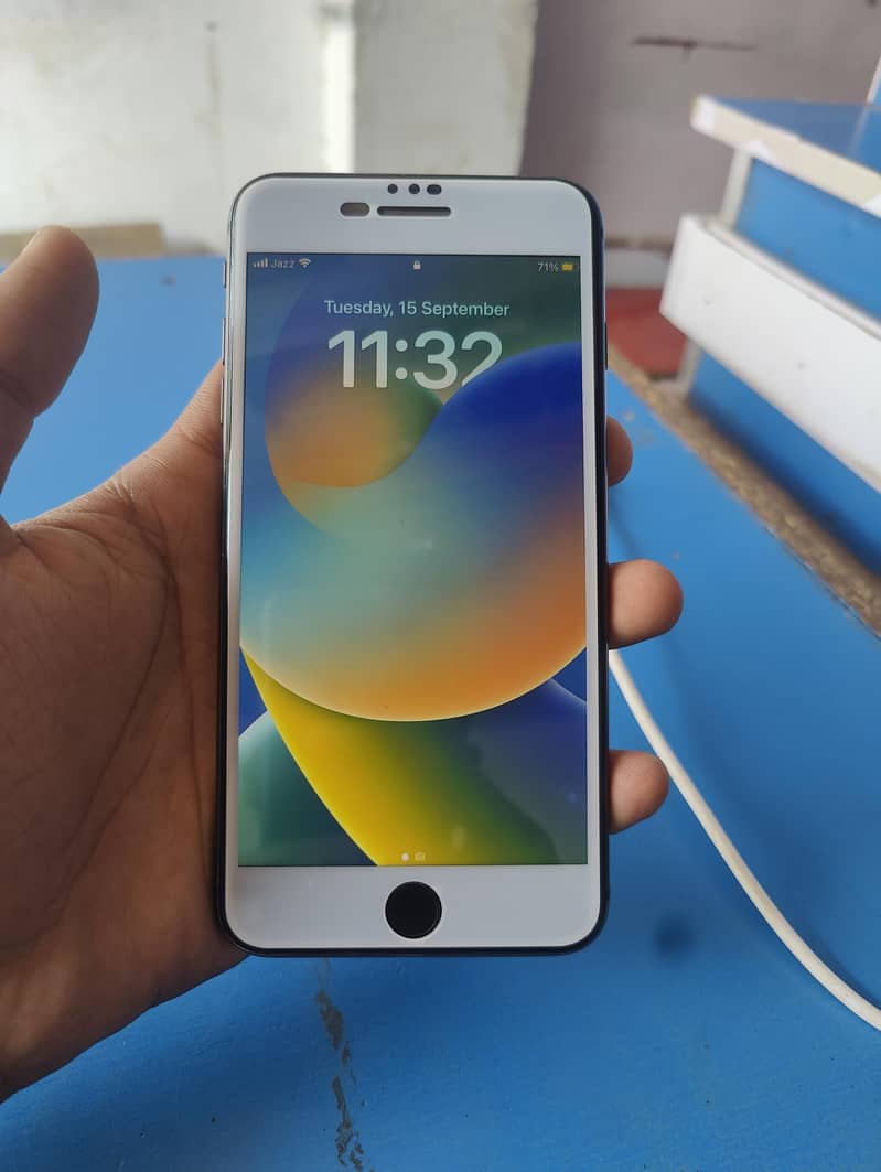 Apple iPhone 8 Plus 2