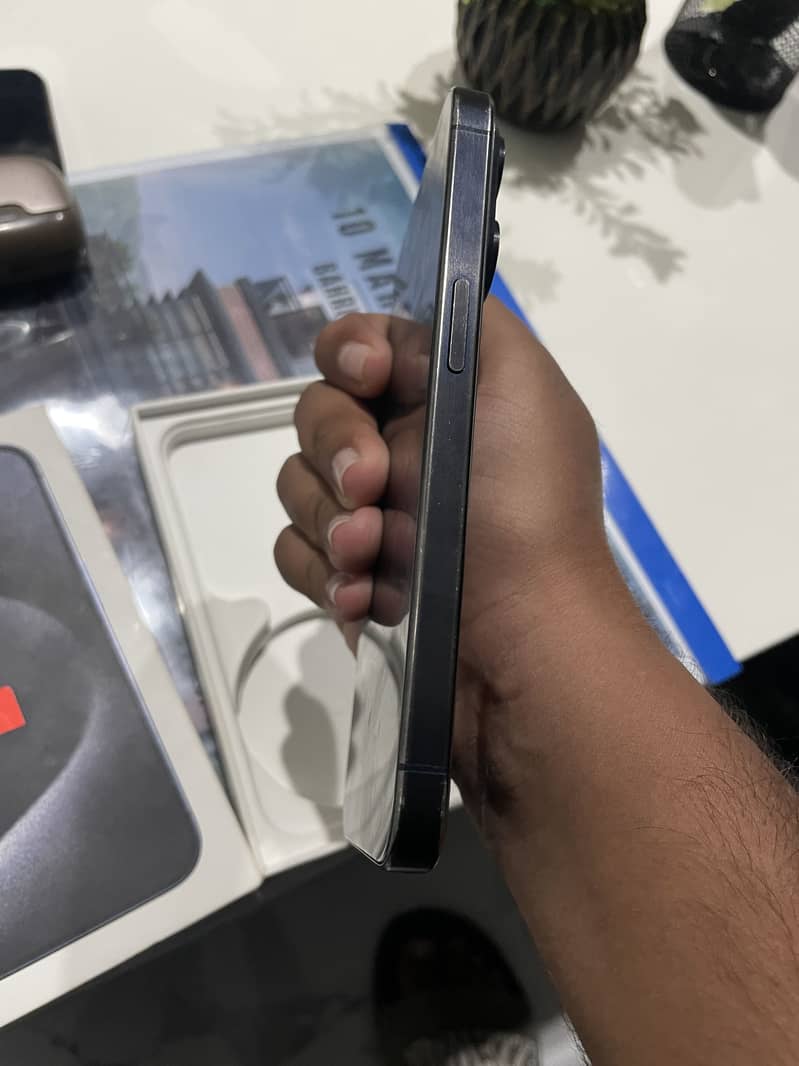 Apple iPhone 15 Pro 4