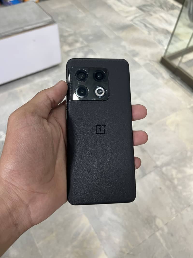 One Plus 10 Pro 6