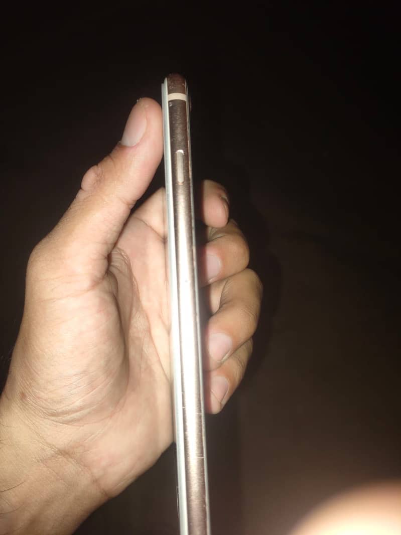 Apple iPhone 8 Plus 3