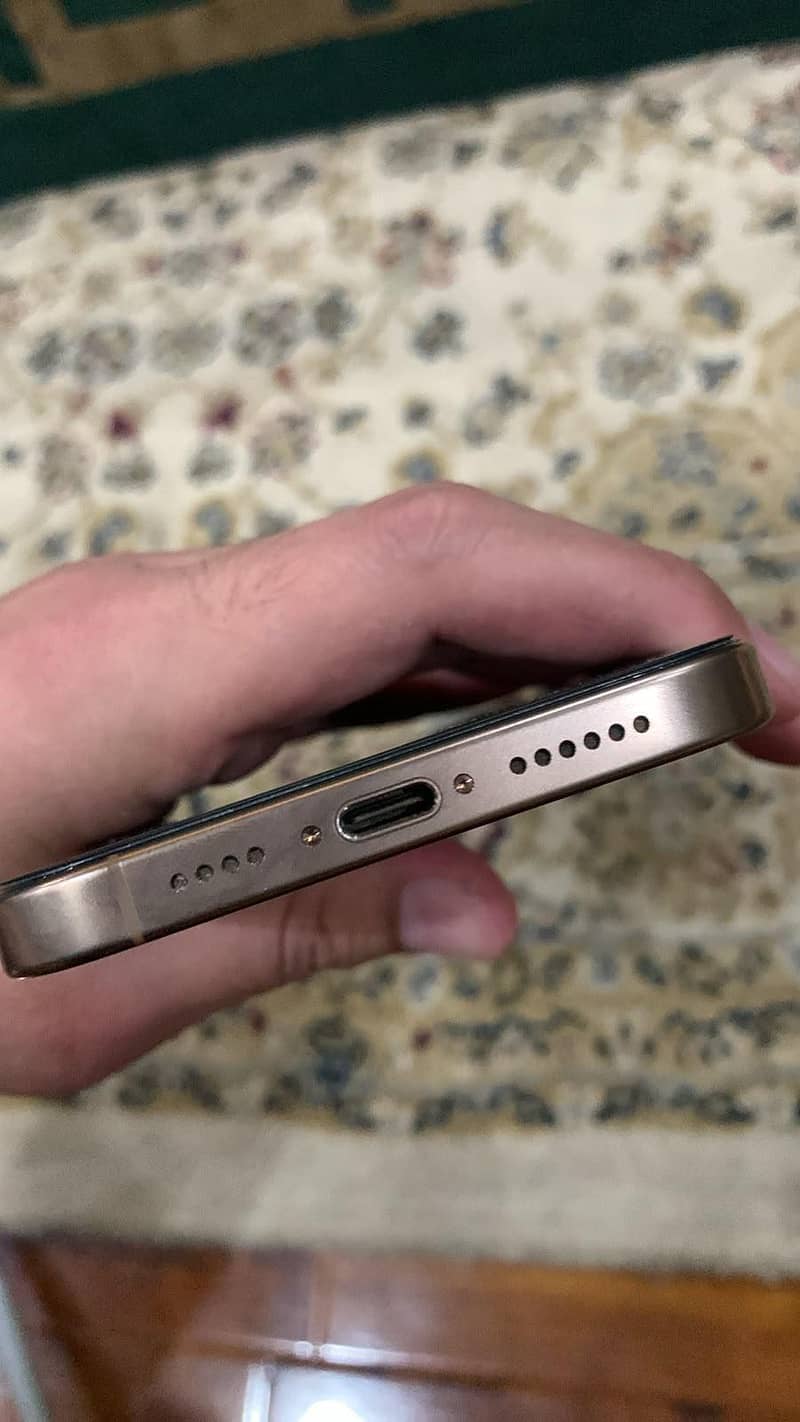 Apple iPhone 16 Pro Max 3